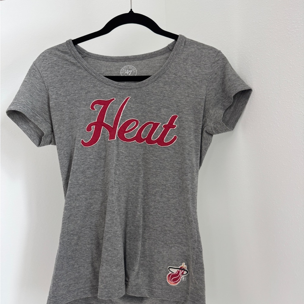 '47 Women's Gray and Red Miami Heat Scoop Neck Tee